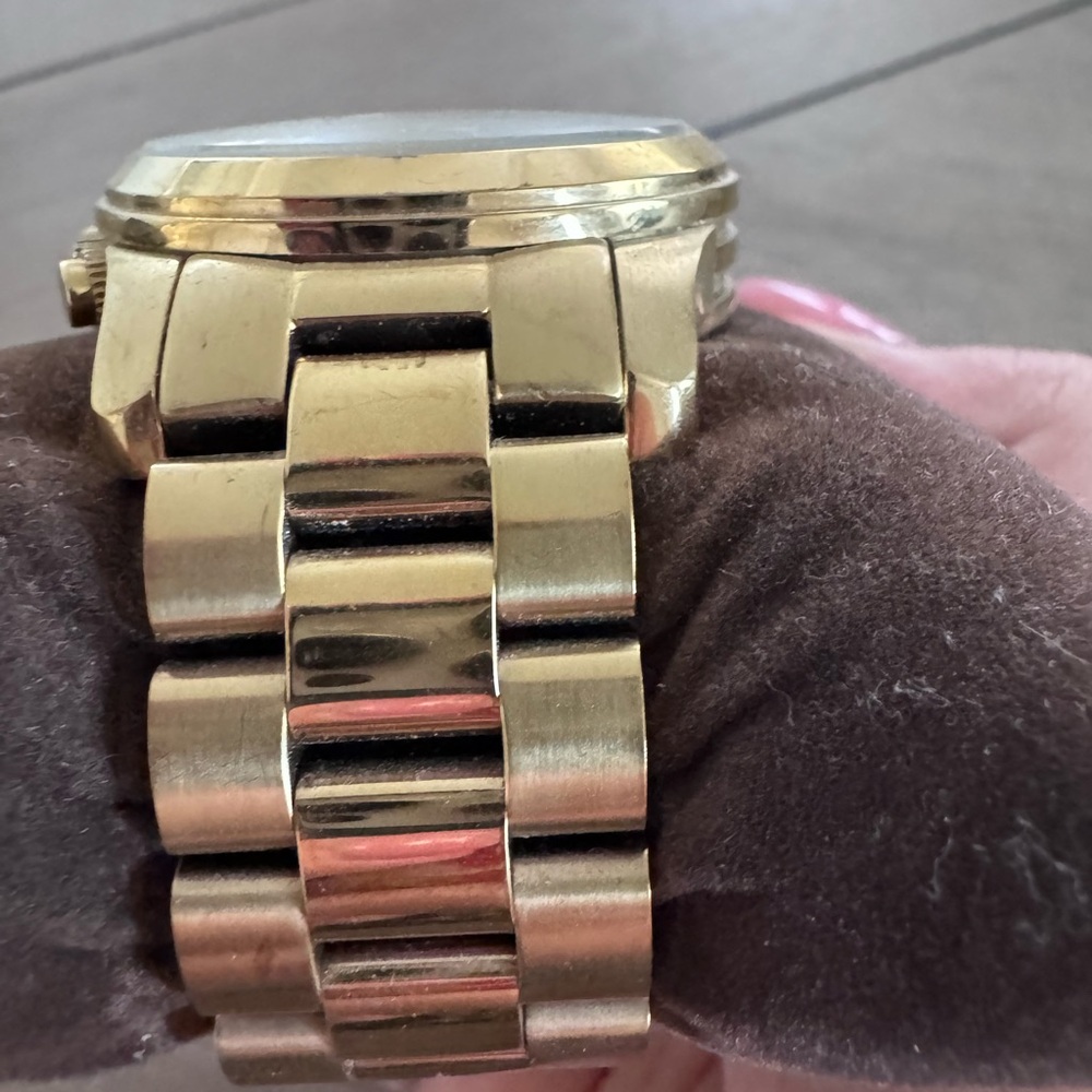 Michael Kors Runway Gold Multifunction Watch - Picture 4 of 16